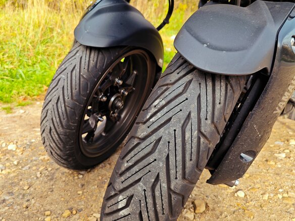 2023 Yamaha Niken, чёрный, 1580000 рублей - вид 1