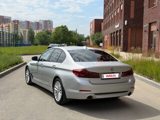 2017 BMW 5 серии 520d VII (G30/G31/G38), серебристый, 2600000 рублей, вид 3
