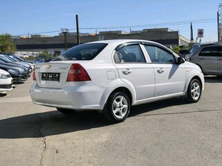 2010 Chevrolet Aveo I Рестайлинг, белый, 380000 рублей, вид 3