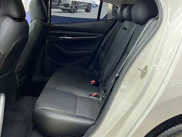 2023 Mazda 3 Axela IV (BP), белый, 1420000 рублей - вид 17
