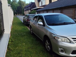 2010 Toyota Corolla X (E140, E150), серебристый, 620000 рублей, вид 4