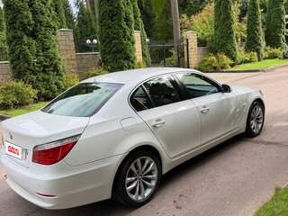 2009 BMW 5 серии 525xi V (E60/E61) Рестайлинг, белый, 1390000 рублей, вид 2