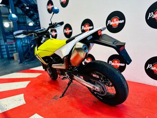 2026 Husqvarna 701 Supermoto, жёлтый, 1550000 рублей, вид 5