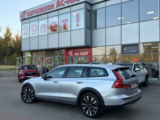 2023 Volvo V60 Cross Country II, белый, 5700000 рублей, вид 3
