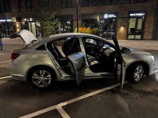 2014 Chevrolet Cruze I Рестайлинг, серебристый, 695000 рублей, вид 4