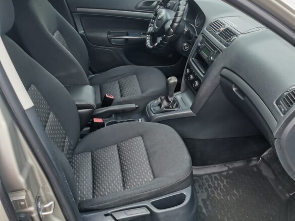 2011 Skoda Octavia II (A5) Рестайлинг, серый, 600000 рублей - вид 4