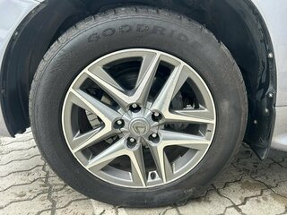 2011 Lexus LX 570 III, серебристый, 3290000 рублей, вид 4
