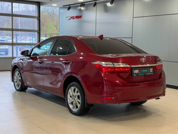 2017 Toyota Corolla XI (E160, E170, E180) Рестайлинг 1, красный, 1615000 рублей - вид 3