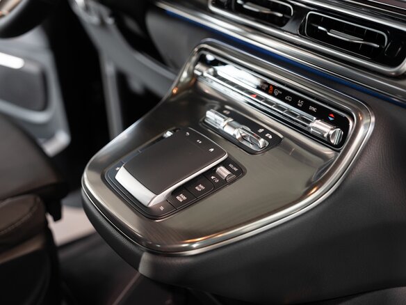 2026 Mercedes-Benz V-Класс Extra Long 300 d экстра длинный III (W447) Рестайлинг 2, чёрный, 14500000 рублей - вид 23