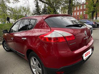 2011 Renault Megane III, красный, 650000 рублей, вид 3