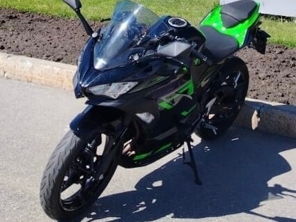 2020 Kawasaki Ninja 400, чёрный, 650000 рублей, вид 1