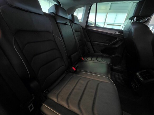 2021 Volkswagen Tiguan II Рестайлинг, чёрный, 3099000 рублей - вид 26