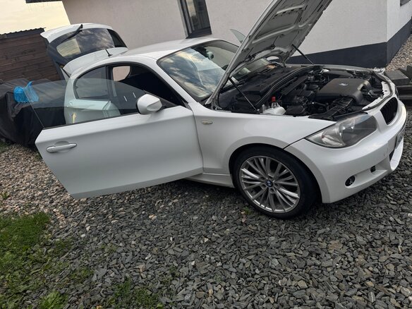 2011 BMW 1 серии 116i I (E81/E82/E87/E88) Рестайлинг, белый, 835000 рублей - вид 4