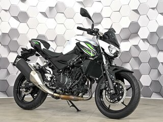 2020 Kawasaki Z 400, белый, 629000 рублей, вид 1