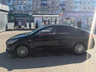 2018 Hyundai Solaris II, чёрный, 950000 рублей, вид 4