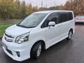 2011 Toyota Noah II (R70), белый, 1650000 рублей