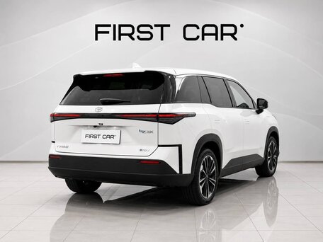 2025 Toyota bZ3X 50 kWh, серебристый, 2635000 рублей, вид 3