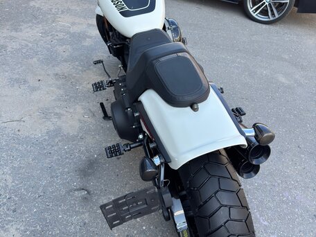 2018 Harley-Davidson Fat Bob, белый, 1600000 рублей, вид 5