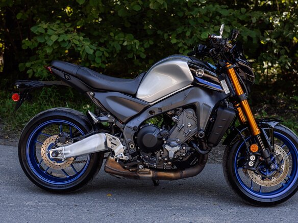2022 Yamaha MT-09 (FZ-09), серебристый, 1075000 рублей - вид 5