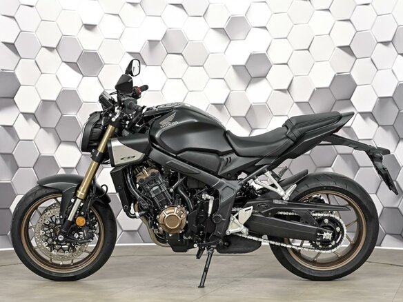 2025 Honda CB 650R, чёрный, 1177000 рублей - вид 3