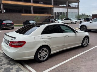 2010 Mercedes-Benz E-Класс 300 IV (W212, S212, C207), белый, 2050000 рублей, вид 3