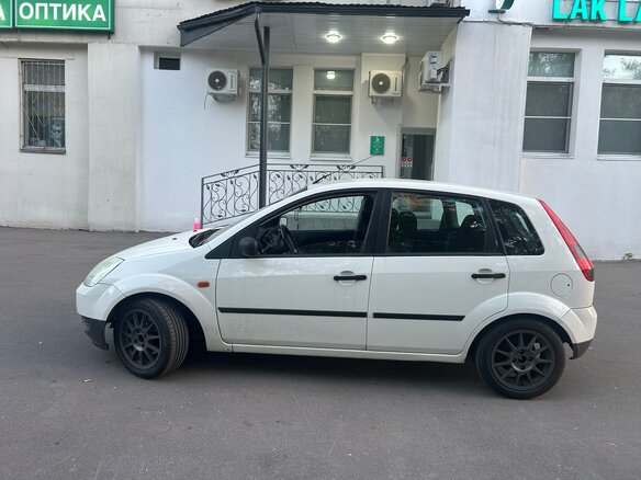 2004 Ford Fiesta Mk5, белый, 335000 рублей - вид 7