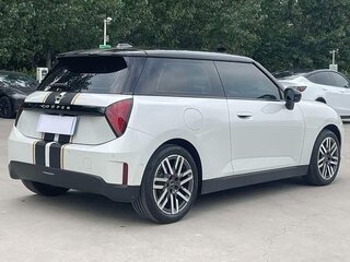 2024 Mini Hatch E IV (F65/F66/J01), белый, 3385000 рублей, вид 4