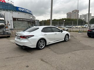 2022 Toyota Camry VIII (XV70) Рестайлинг, белый, 3300000 рублей, вид 3