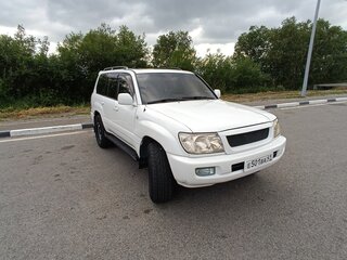 2005 Toyota Land Cruiser 100 Series Рестайлинг 2, белый, 2500000 рублей, вид 2