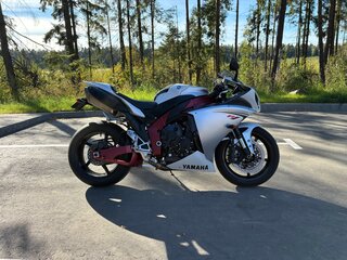 2010 Yamaha YZF-R1, серебристый, 800000 рублей, вид 2