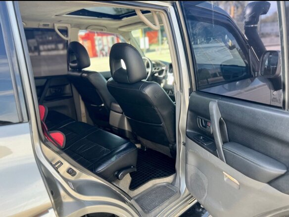 2002 Mitsubishi Montero III, бежевый, 1999999 рублей - вид 12