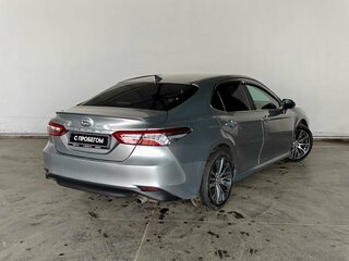 2020 Toyota Camry US Market VIII (XV70), серый, 1947000 рублей, вид 4