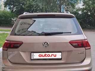 2017 Volkswagen Tiguan II, золотистый, 2250000 рублей, вид 3