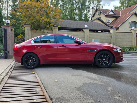 2016 Jaguar XE EcoBoost I, красный - вид 9