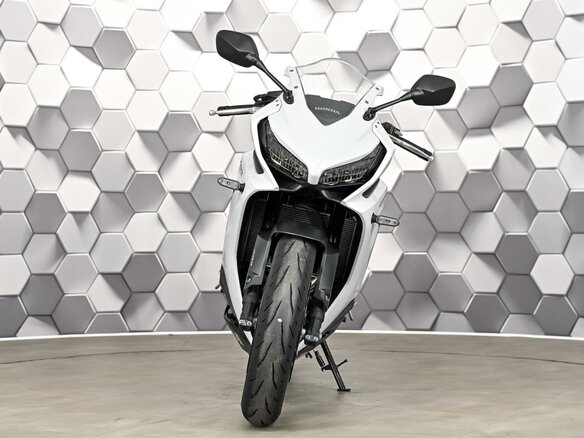 2023 Honda CBR 650R, белый, 999000 рублей - вид 4
