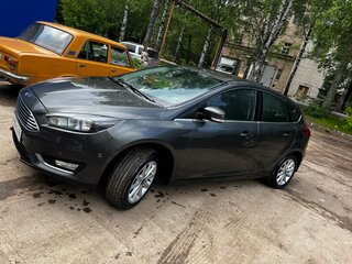 2017 Ford Focus III Рестайлинг, серый, 880000 рублей, вид 2