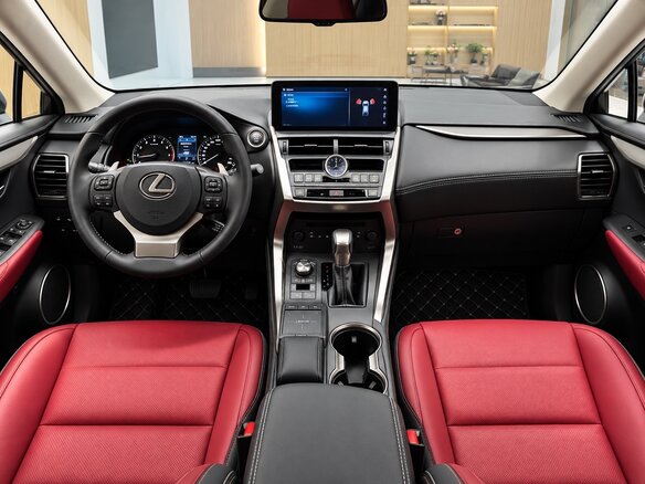 2021 Lexus NX 200 II, серый, 3980000 рублей - вид 5