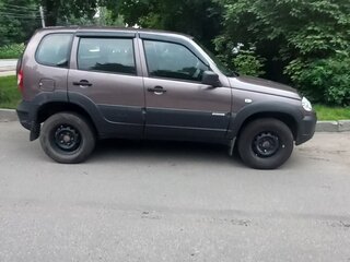 2018 Chevrolet Niva I Рестайлинг, коричневый, 499900 рублей, вид 3