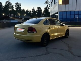 2018 Volkswagen Polo V Рестайлинг, жёлтый, 670000 рублей, вид 4