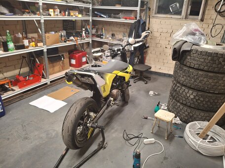 2021 Husqvarna 701 Supermoto, белый, 850000 рублей, вид 2