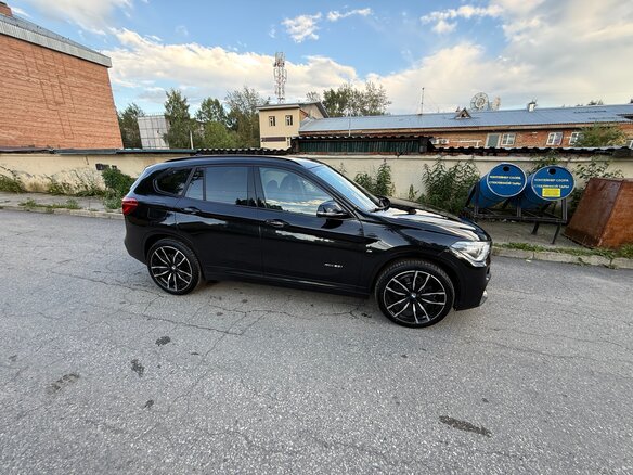 2018 BMW X1 20i xDrive II (F48), чёрный - вид 3
