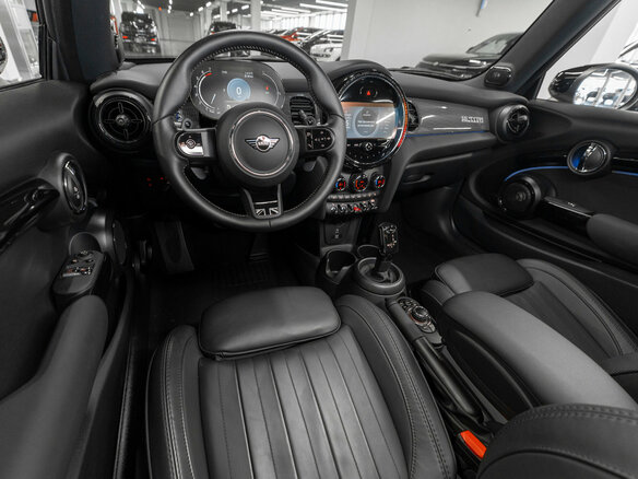 2022 Mini Hatch Cooper S III (F55/F56) Рестайлинг 2, серый, 3760000 рублей - вид 6