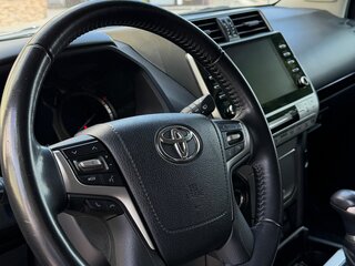 2021 Toyota Land Cruiser Prado 150 Series Рестайлинг 3, чёрный, 5550000 рублей, вид 3