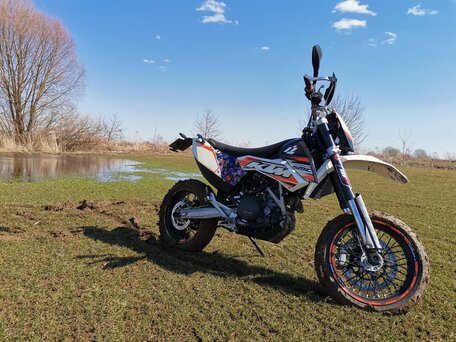 2010 KTM 690 SMC, белый, 480000 рублей, вид 2