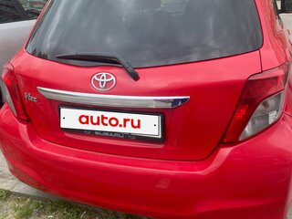 2014 Toyota Vitz III (XP130), красный, 890000 рублей, вид 2
