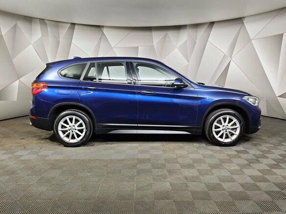 2018 BMW X1 20i xDrive II (F48), синий, 2457000 рублей - вид 5