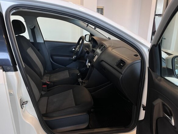 2012 Volkswagen Polo V, белый, 389000 рублей - вид 25