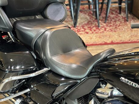 2018 Harley-Davidson Ultra Limited, чёрный, 1990000 рублей, вид 4