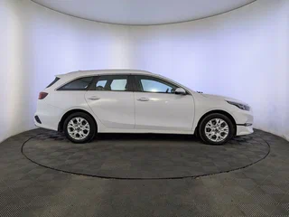 2021 Kia Ceed III Рестайлинг, белый, 2100000 рублей, вид 4