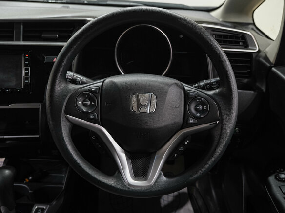 2019 Honda Fit III Рестайлинг, красный - вид 19